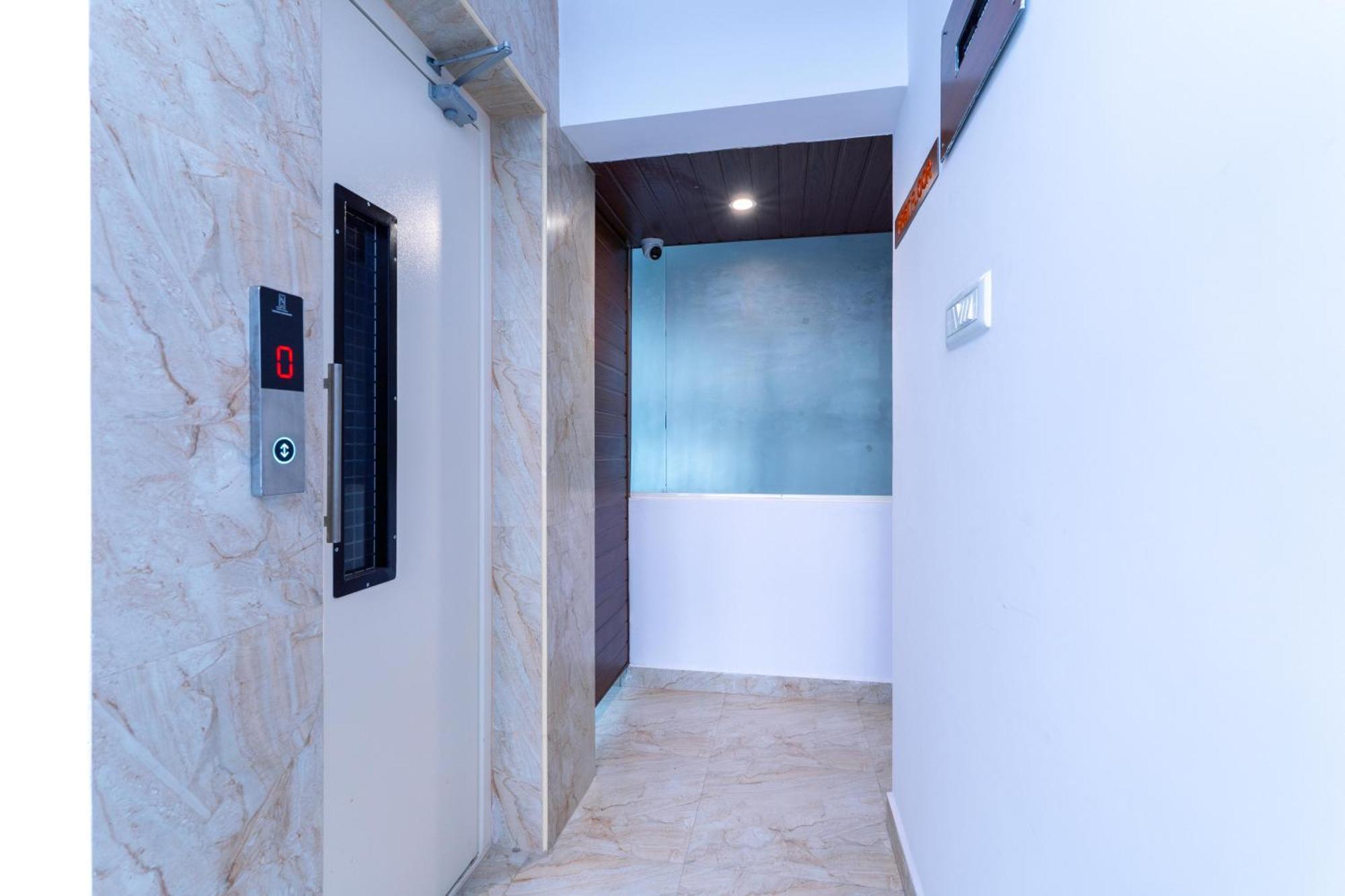 Treebo Emirates Suites Indiranagar Bangalore Bagian luar foto